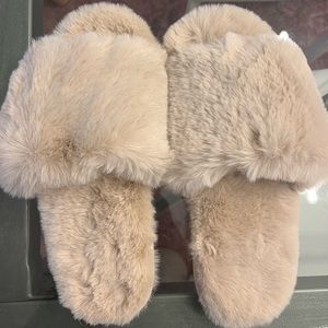 APPARIS FAUX FUR SLIDE SLIPPERS (Never worn!)